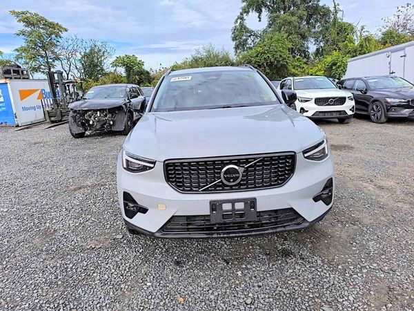 2026 VOLVO XC40 Plus Dark