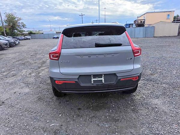 2026 VOLVO XC40 Plus Dark