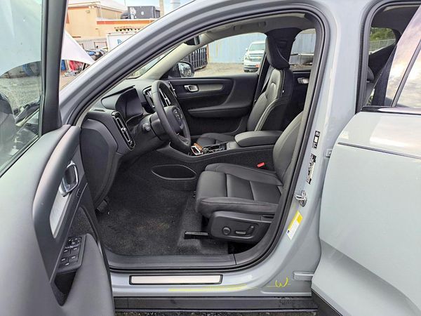2026 VOLVO XC40 Plus Dark