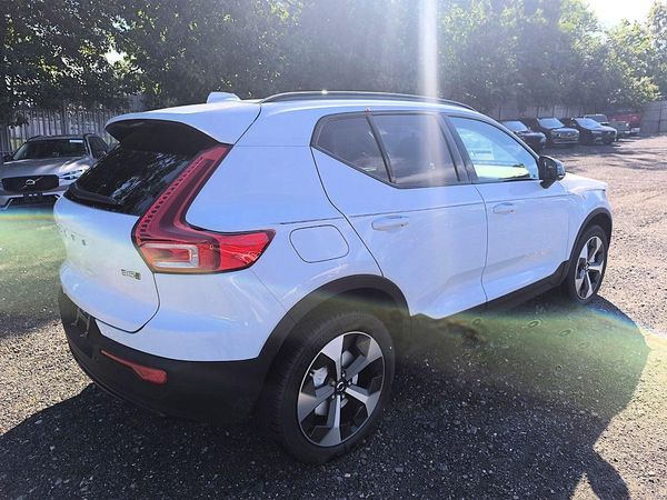 2026 VOLVO XC40