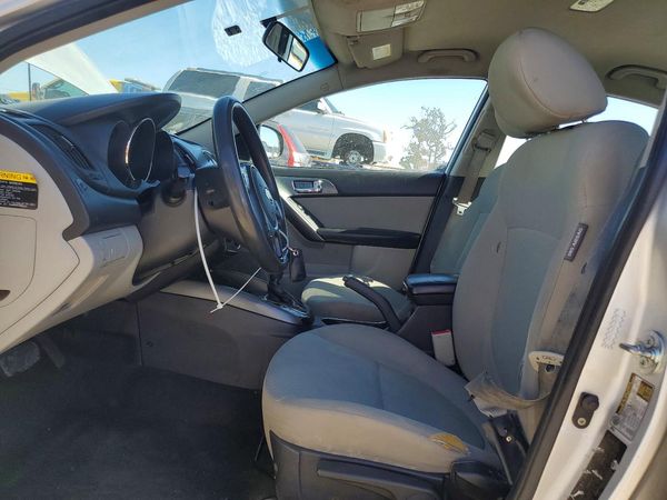 2013 KIA FORTE EX — DENT