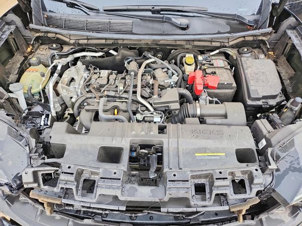 2025 NISSAN KICKS SR — Engine bay