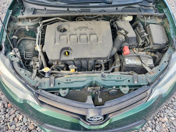2014 TOYOTA COROLLA — Engine bay