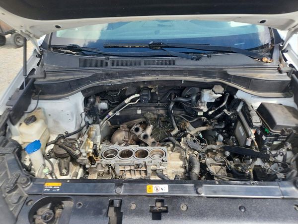 2013 HYUNDAI SANTA FE — Engine bay