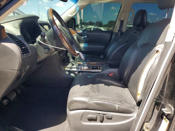 2017 INFINITI QX80 — DENT