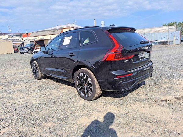 2026 VOLVO XC60 Plus Dark
