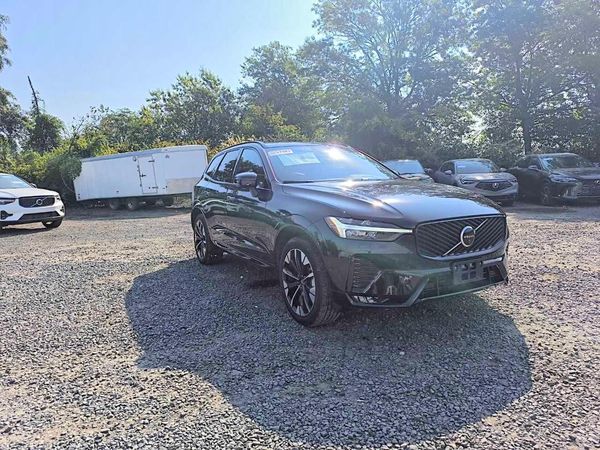 2026 VOLVO XC60 Plus Dark