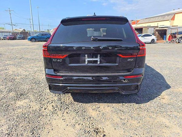 2026 VOLVO XC60 Plus Dark