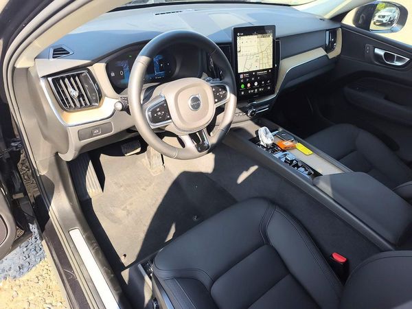 2026 VOLVO XC60 Plus Dark