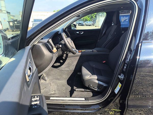 2026 VOLVO XC60 Plus Dark
