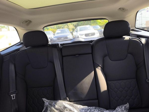 2026 VOLVO XC60 Plus Dark