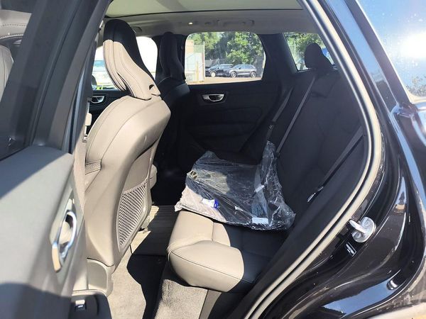 2026 VOLVO XC60 Plus Dark