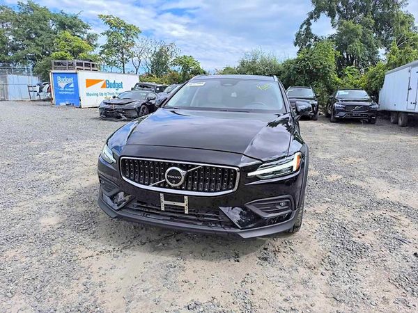 2026 VOLVO V60 CROSS COUNTRY Plus