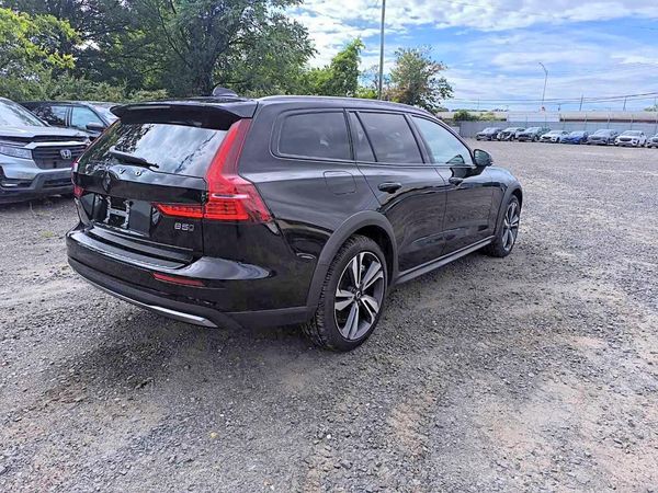2026 VOLVO V60 CROSS COUNTRY Plus