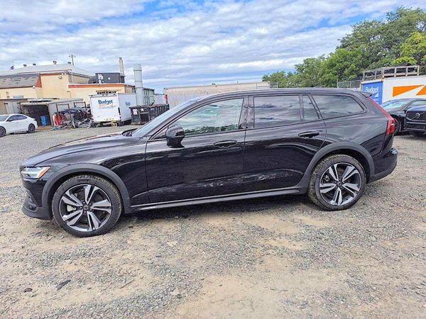 2026 VOLVO V60 CROSS COUNTRY Plus