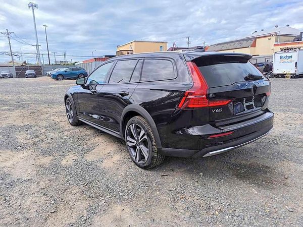 2026 VOLVO V60 CROSS COUNTRY Plus
