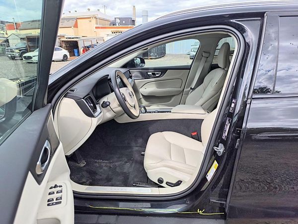 2026 VOLVO V60 CROSS COUNTRY Plus