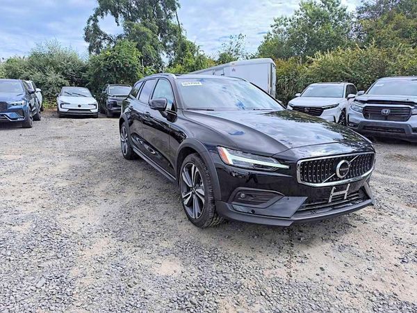 2026 VOLVO V60 CROSS COUNTRY Plus