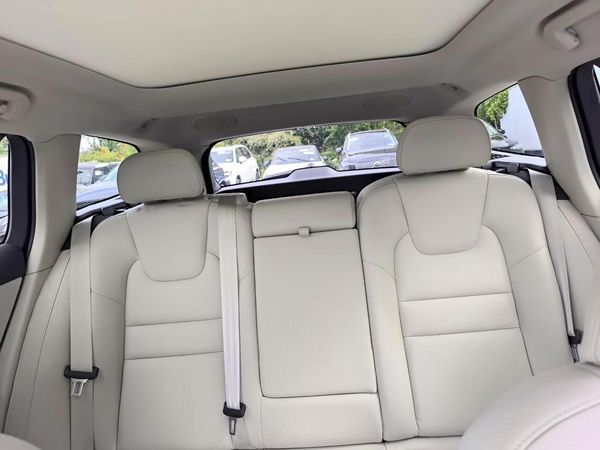 2026 VOLVO V60 CROSS COUNTRY Plus