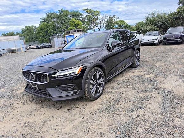 2026 VOLVO V60 CROSS COUNTRY Plus