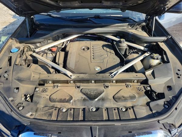 2022 BMW X5 xDrive40i — Engine bay