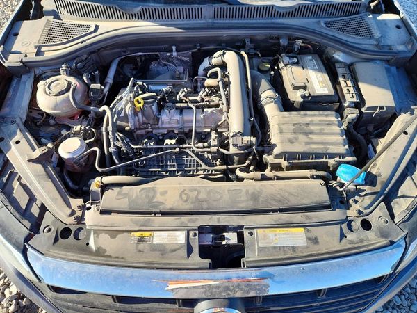2020 VOLKSWAGEN JETTA — Engine bay