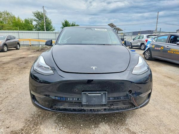 2025 TESLA MODEL Y