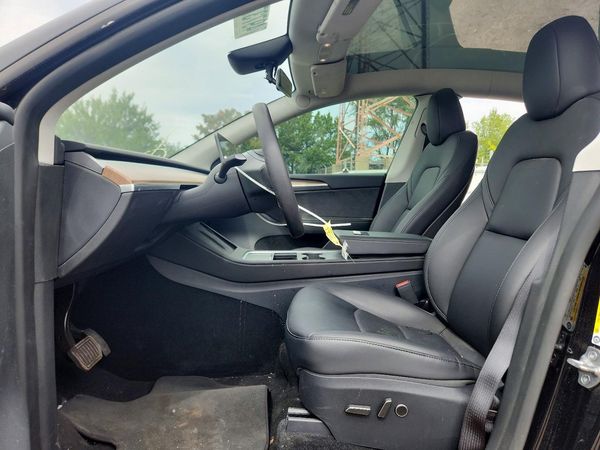 2025 TESLA MODEL Y