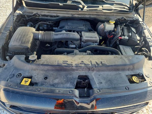2021 RAM 1500 Laramie — Engine bay