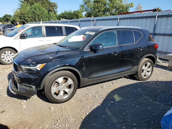 2021 VOLVO XC40 — DSFA — Front 3/4