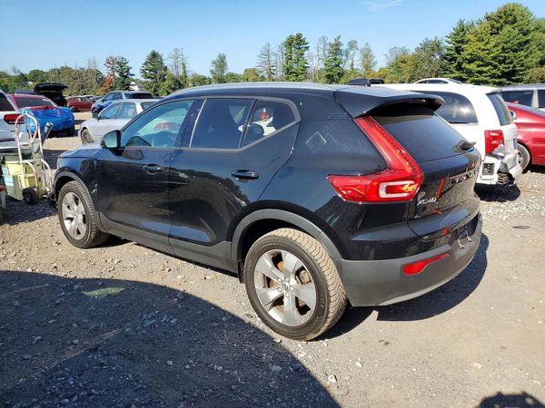 2021 VOLVO XC40 Momentum — DSRA