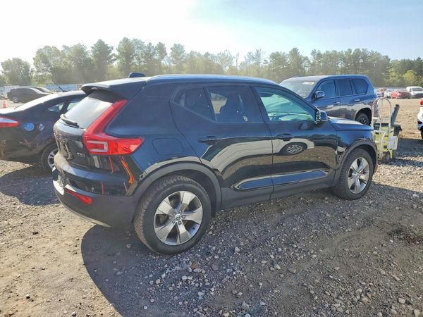 2021 VOLVO XC40 Momentum — PSRA