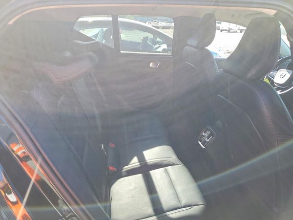 2021 VOLVO XC40 Momentum — PSRS
