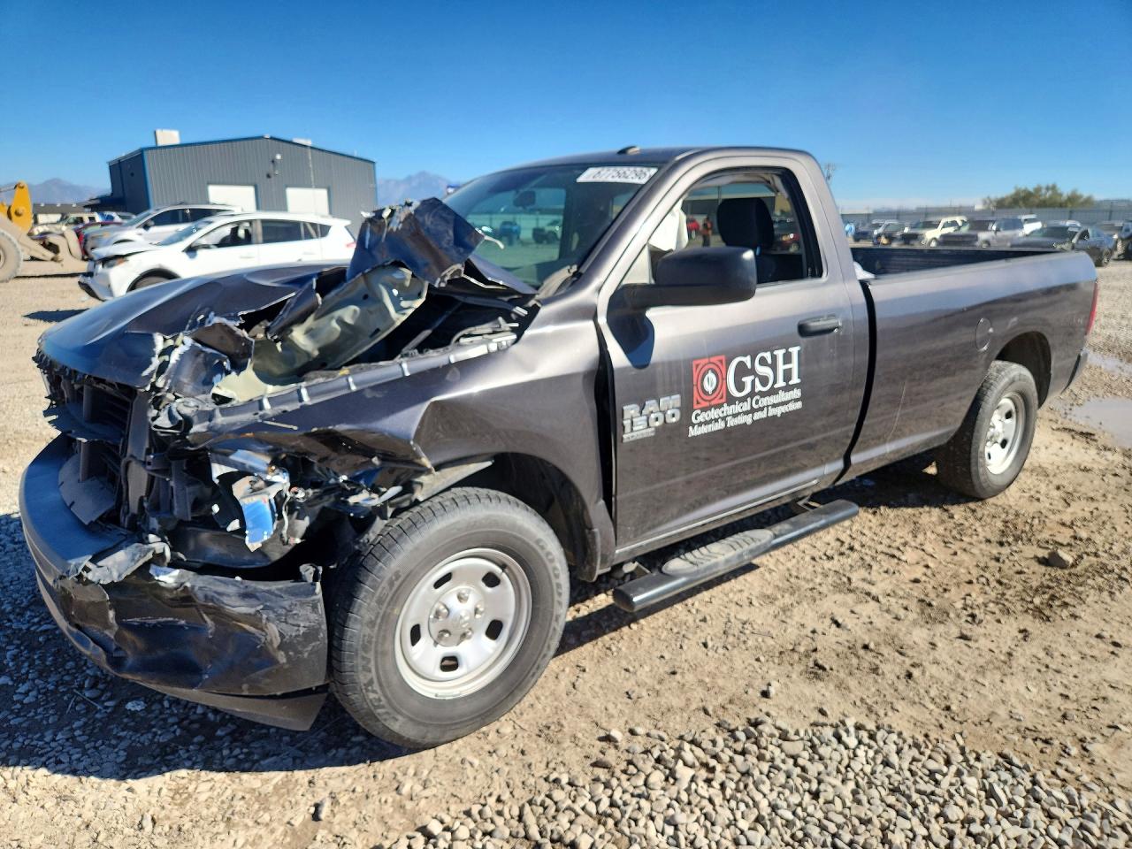 2023 RAM 1500 CLASSIC Tradesman — Front 3/4