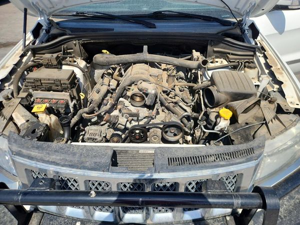 2013 JEEP GRAND CHER Overland — Engine bay