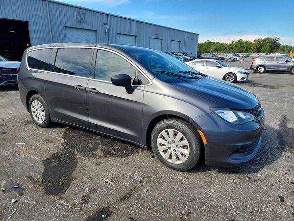 2018 CHRYSLER PACIFICA L — Passenger 3/4