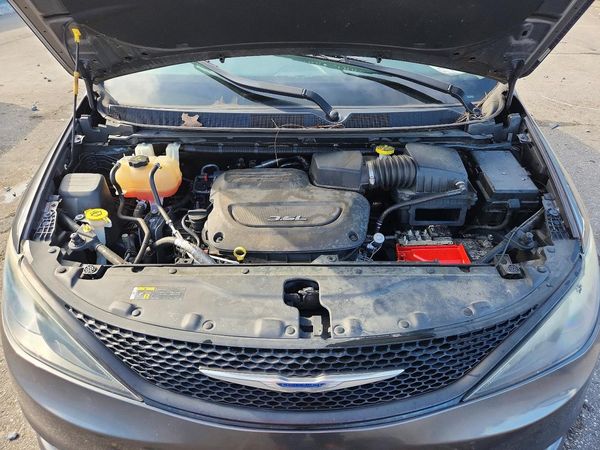 2018 CHRYSLER PACIFICA L — Engine bay