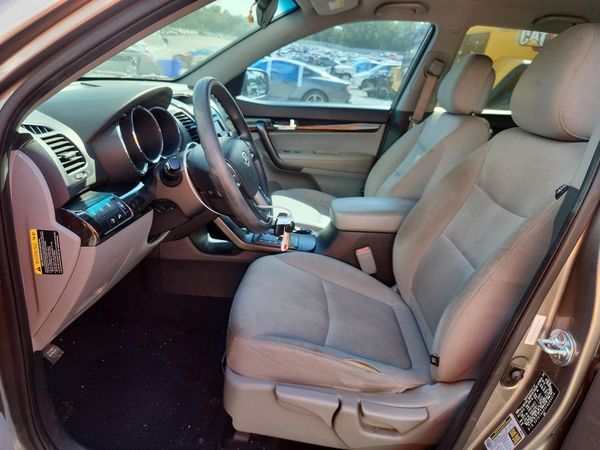 2012 KIA SORENTO GL(Middle-low grade) — DENT