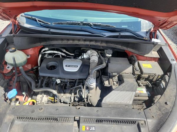 2016 HYUNDAI TUCSON — Engine bay
