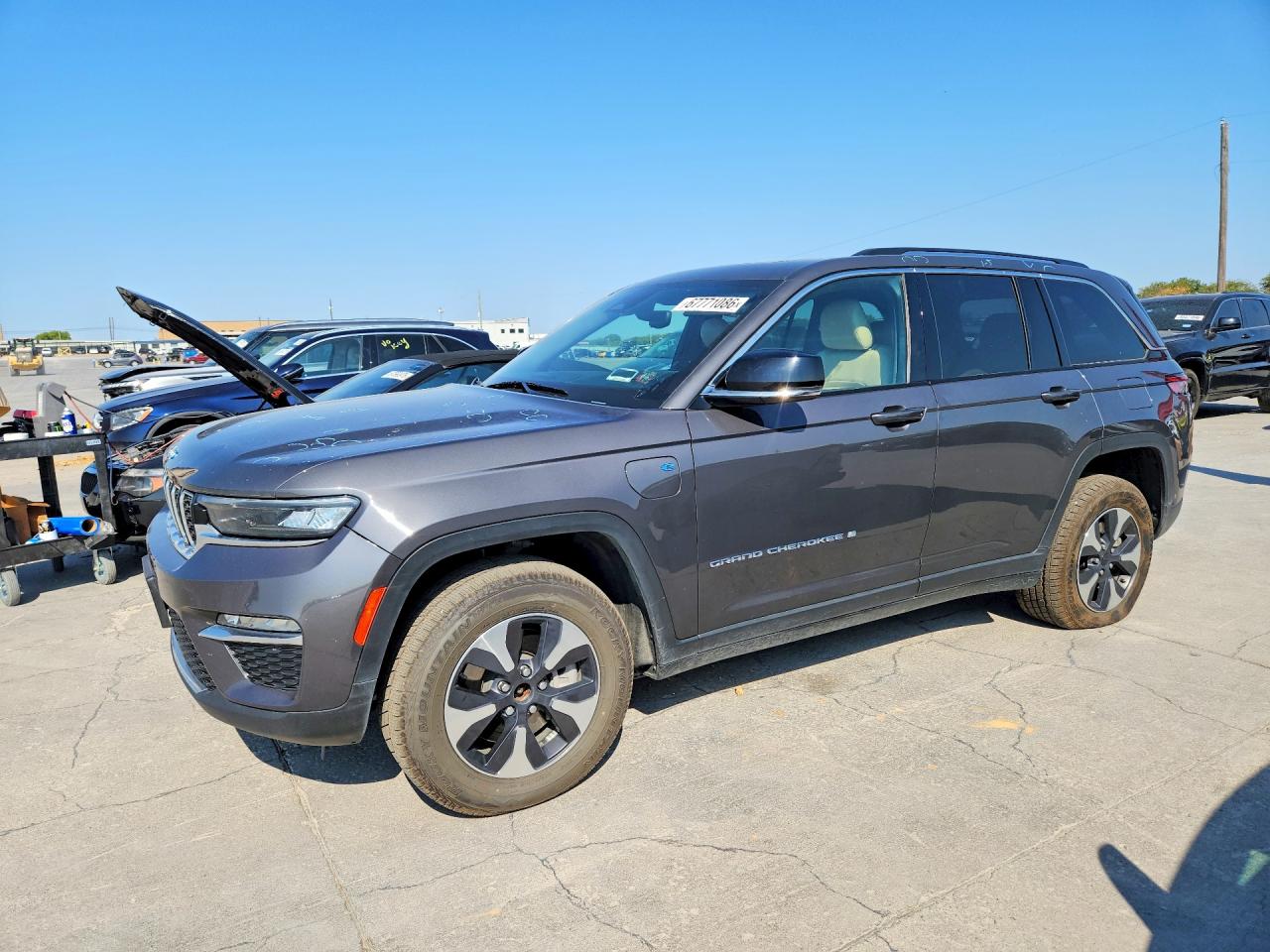 2024 JEEP CHEROKEE Limited 4XE — Front 3/4