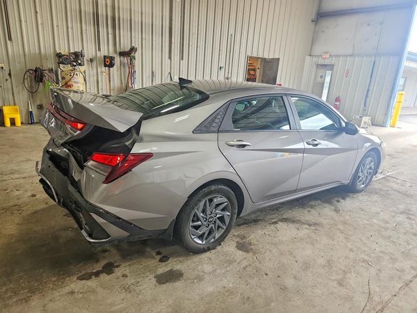 2024 HYUNDAI ELANTRA