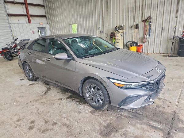 2024 HYUNDAI ELANTRA
