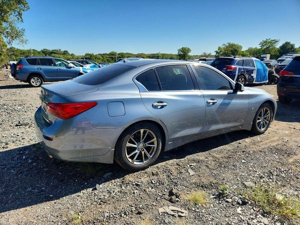 2015 INFINITI Q50