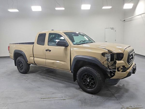 2020 TOYOTA TACOMA SR5 — Passenger 3/4