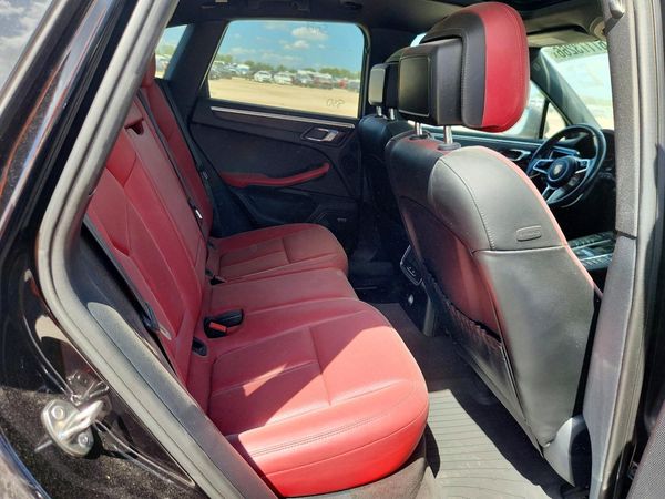 2017 PORSCHE MACAN