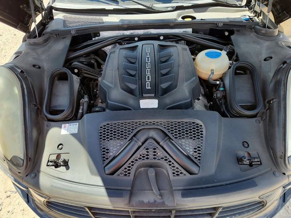 2017 PORSCHE MACAN