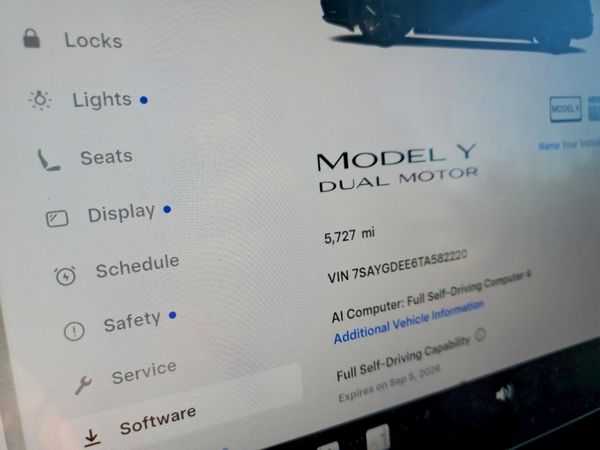 2026 TESLA MODEL Y