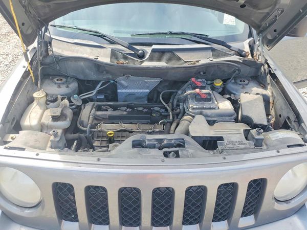 2013 JEEP PATRIOT Sport — Engine bay