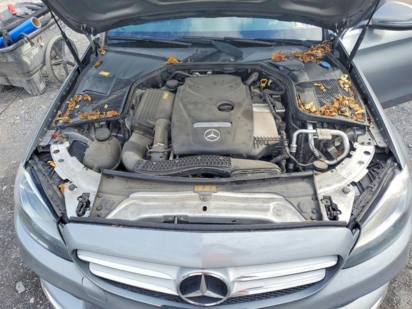 2016 MERCEDES-BENZ C — Engine bay