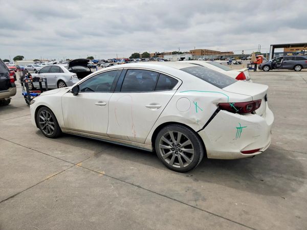 2022 MAZDA 3 Select Package